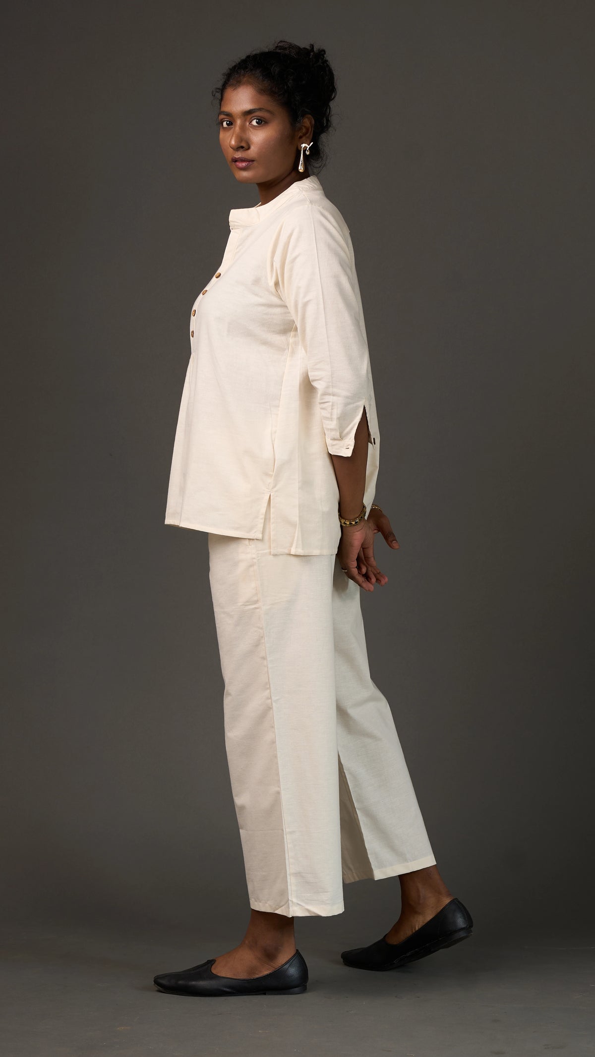 KANSO | White Cotton Linen Mandarin Collar Tunic with Wooden Buttons